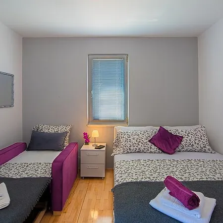 Diamond Apartment *